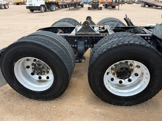 Image of Freightliner Cascadia equipment image 3