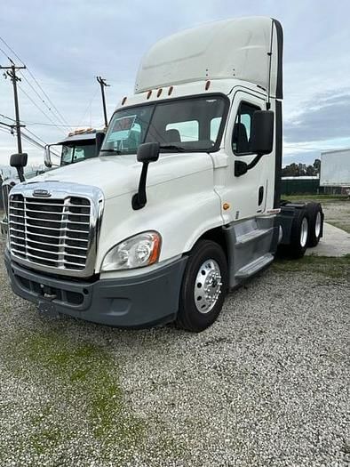 2018 Freightliner Cascadia Equipment Image0