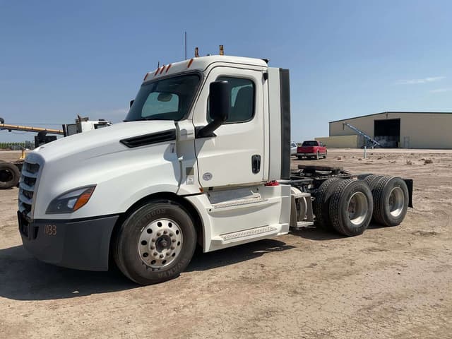 Image of Freightliner Cascadia equipment image 4