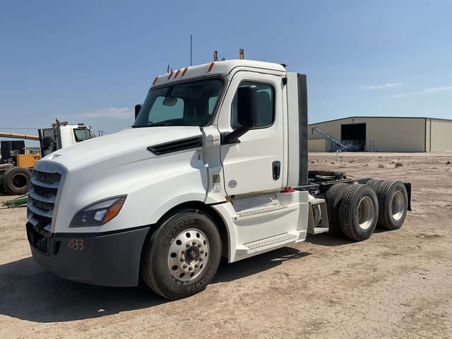 Image of Freightliner Cascadia equipment image 2