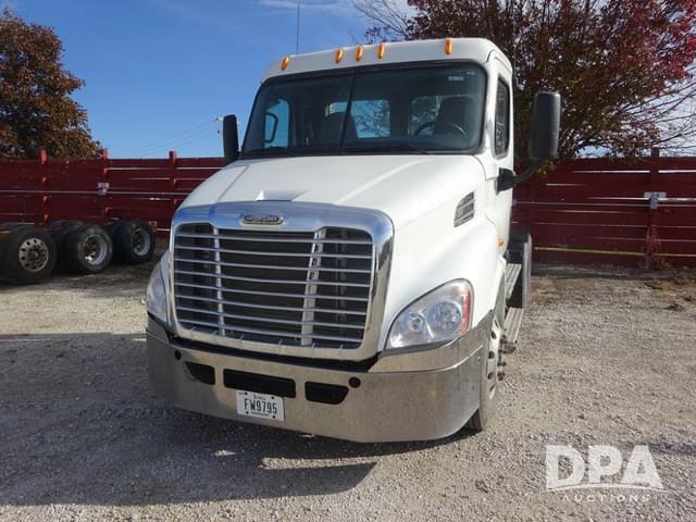 Image of Freightliner Cascadia equipment image 4