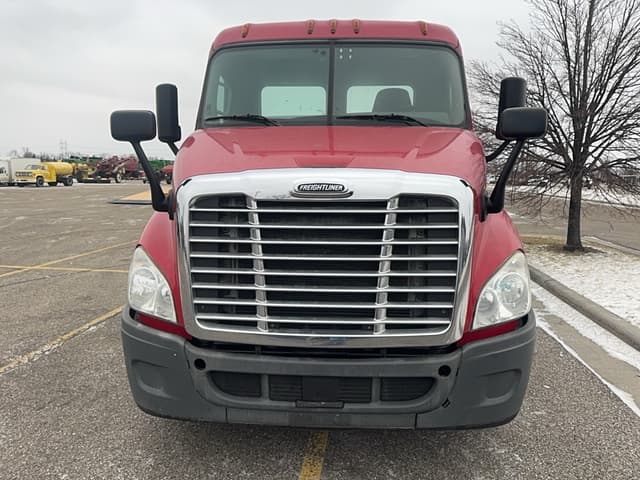Image of Freightliner Cascadia 113 equipment image 1