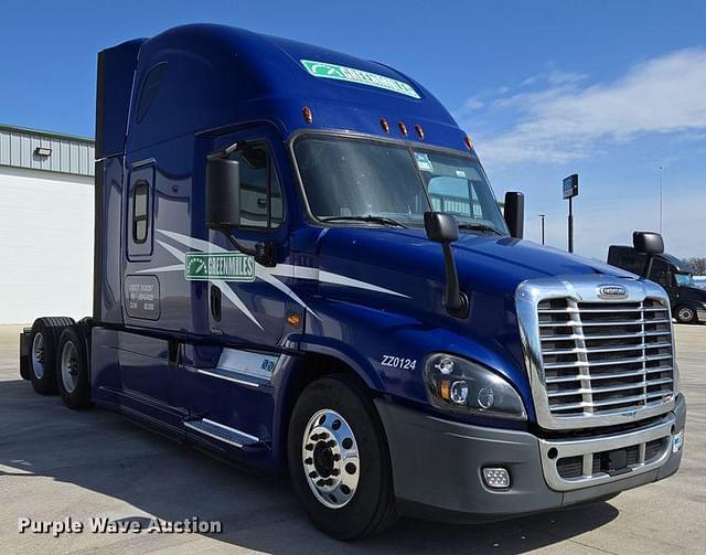 Image of Freightliner Cascadia Evolution equipment image 2