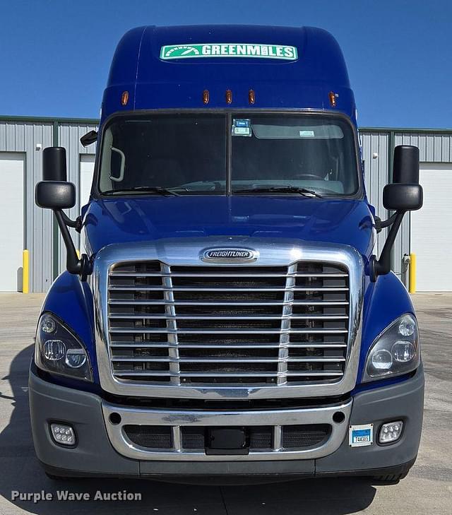 Image of Freightliner Cascadia Evolution equipment image 1