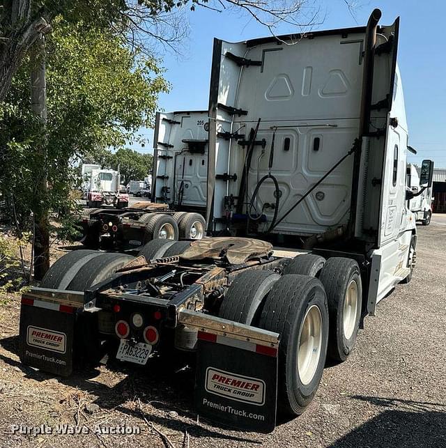 Image of Freightliner Cascadia Evolution equipment image 4