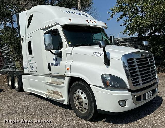 Image of Freightliner Cascadia Evolution equipment image 2