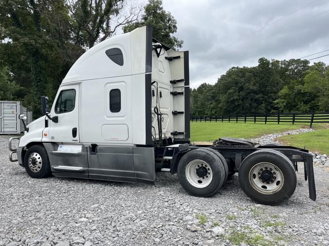Image of Freightliner Cascadia equipment image 1