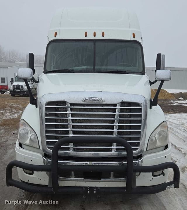 Image of Freightliner Cascadia equipment image 1