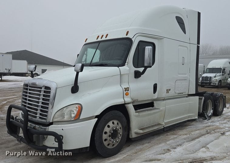 2018 Freightliner Cascadia Equipment Image0