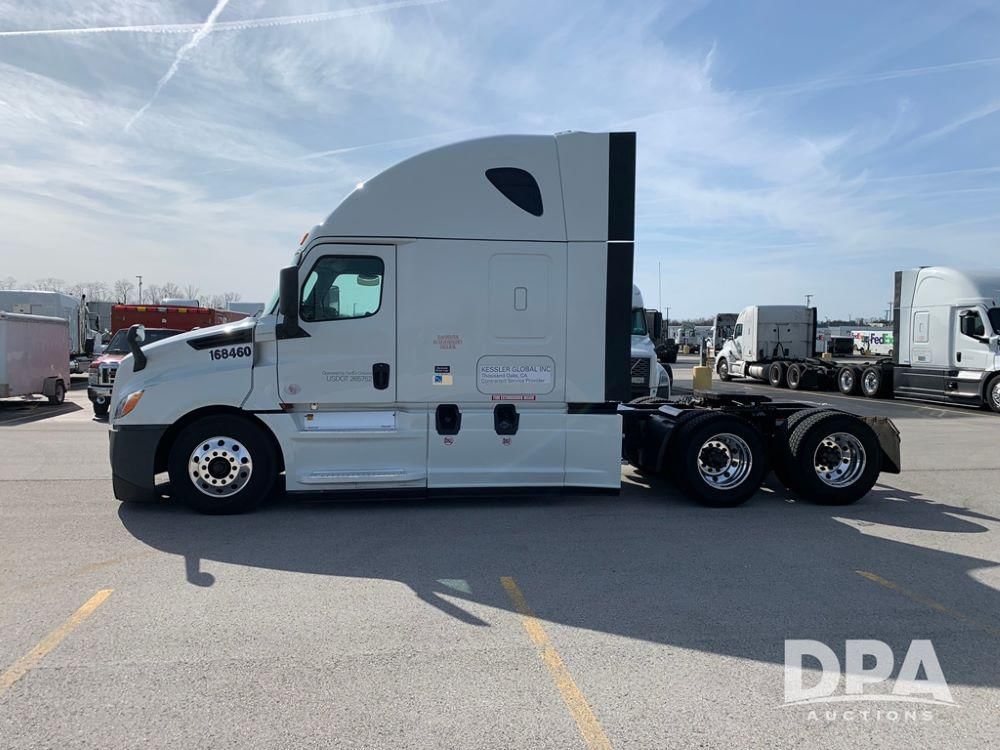 2018 Freightliner Cascadia Equipment Image0