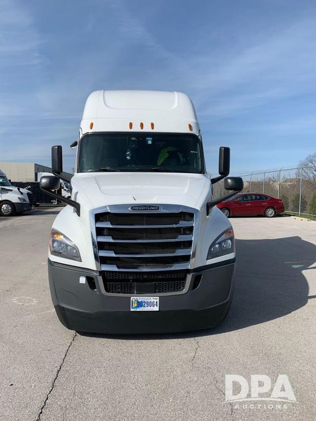 Image of Freightliner Cascadia equipment image 3