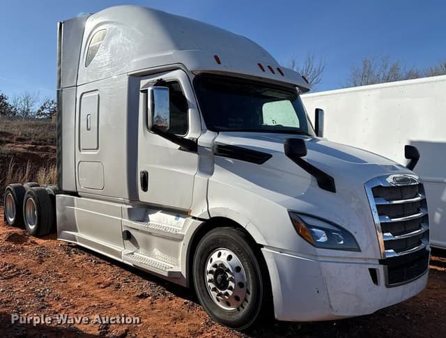 Image of Freightliner Cascadia equipment image 2