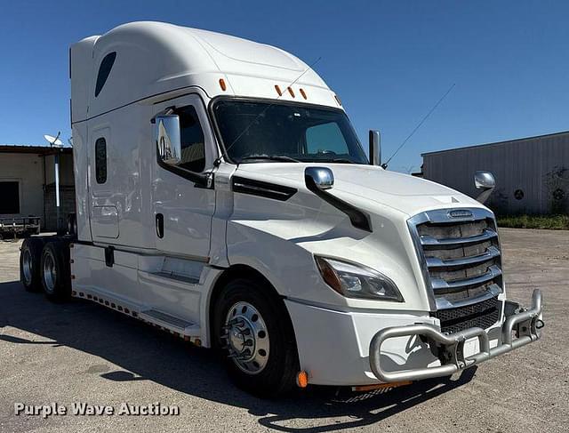 Image of Freightliner Cascadia equipment image 2