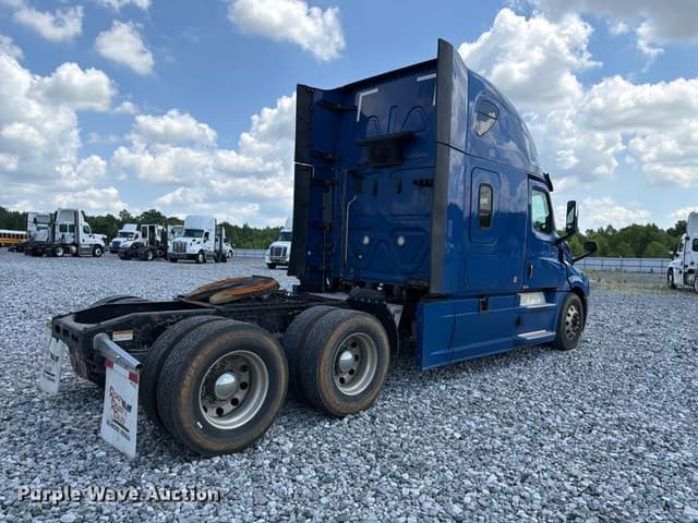 Image of Freightliner Cascadia equipment image 4