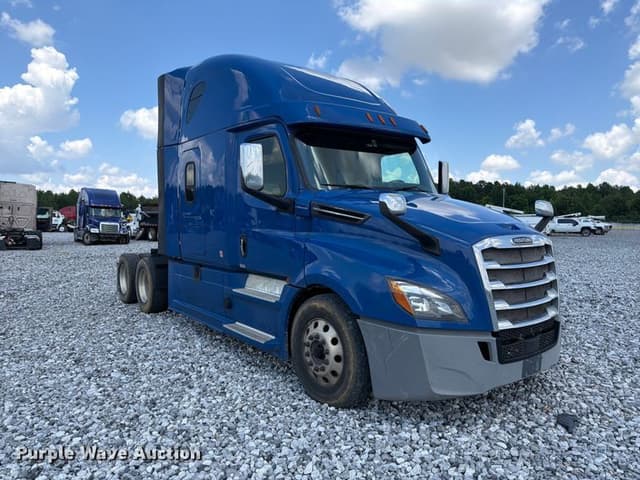 Image of Freightliner Cascadia equipment image 2