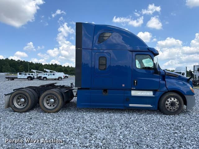 Image of Freightliner Cascadia equipment image 3