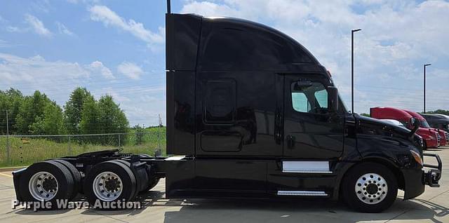 Image of Freightliner Cascadia equipment image 3