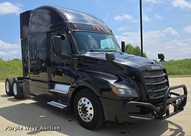 Image of Freightliner Cascadia equipment image 2