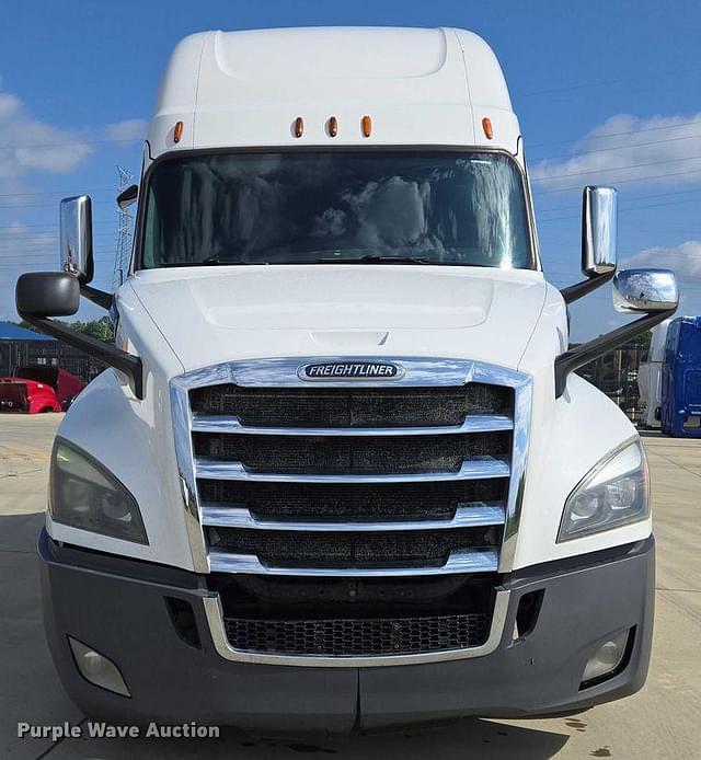 Image of Freightliner Cascadia equipment image 1