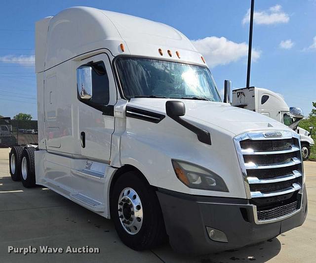 Image of Freightliner Cascadia equipment image 2