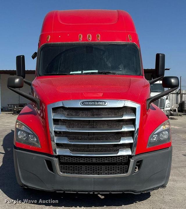 Image of Freightliner Cascadia equipment image 1