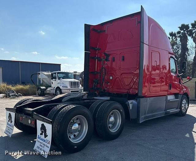 Image of Freightliner Cascadia equipment image 4