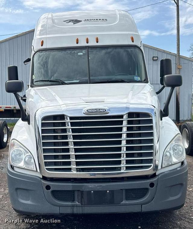 Image of Freightliner Cascadia equipment image 1