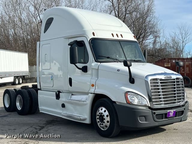 Image of Freightliner Cascadia equipment image 2