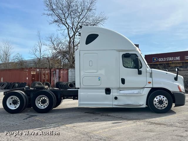 Image of Freightliner Cascadia equipment image 3