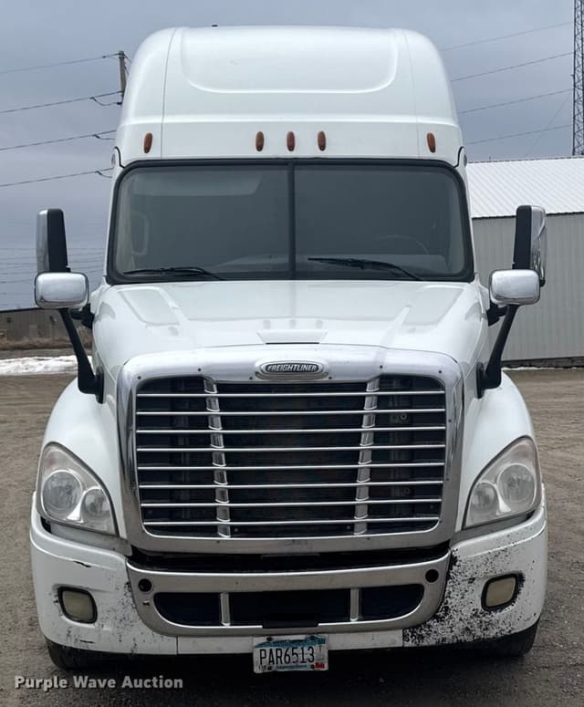 Image of Freightliner Cascadia equipment image 1