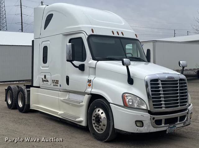 Image of Freightliner Cascadia equipment image 2