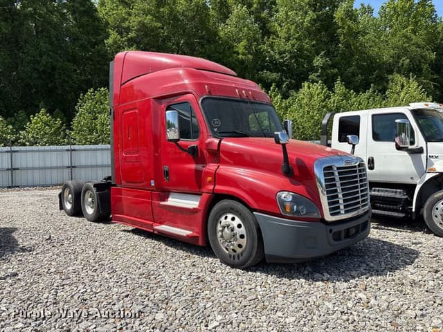 Image of Freightliner Cascadia equipment image 1