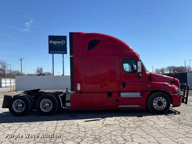 Image of Freightliner Cascadia equipment image 3