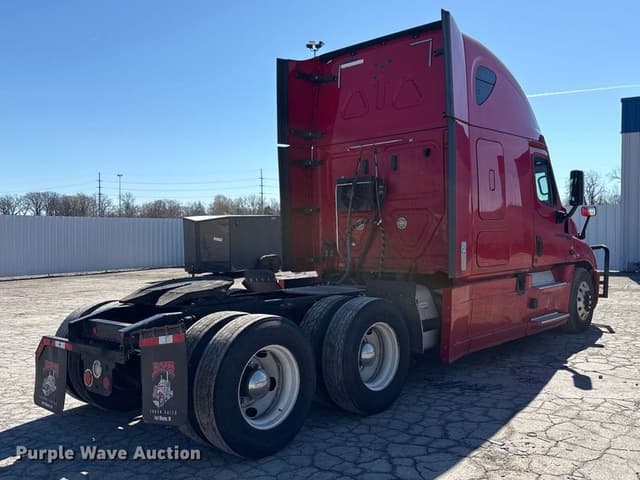 Image of Freightliner Cascadia equipment image 4