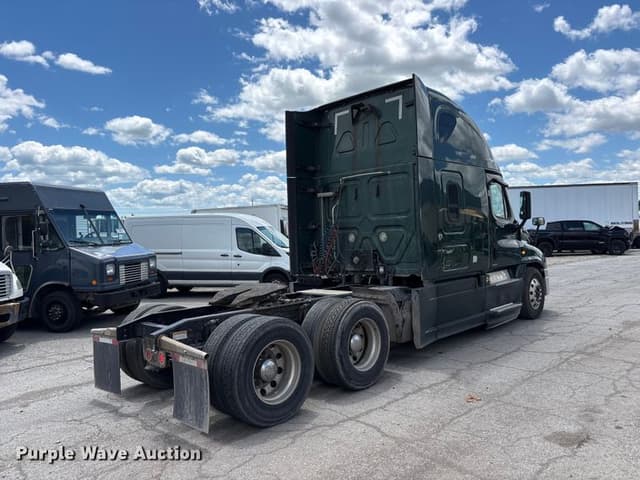Image of Freightliner Cascadia equipment image 4