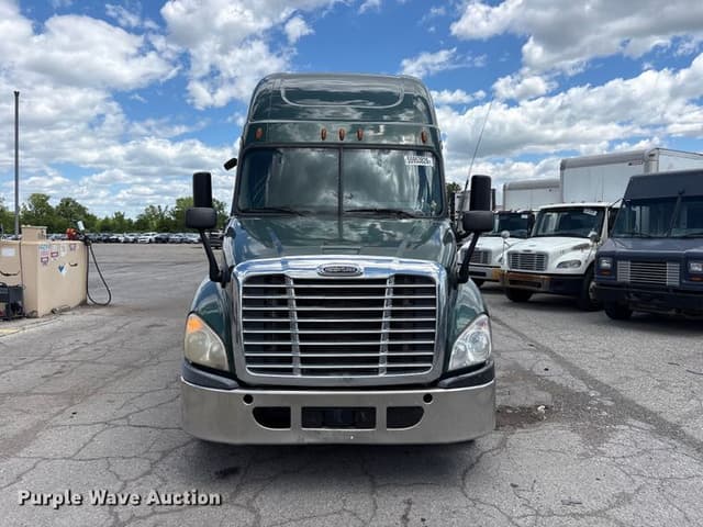 Image of Freightliner Cascadia equipment image 1