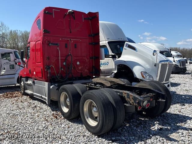 Image of Freightliner Cascadia equipment image 4