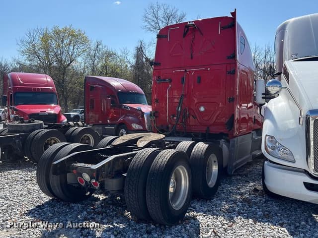Image of Freightliner Cascadia equipment image 2