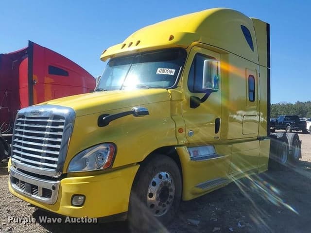 Image of Freightliner Cascadia equipment image 2