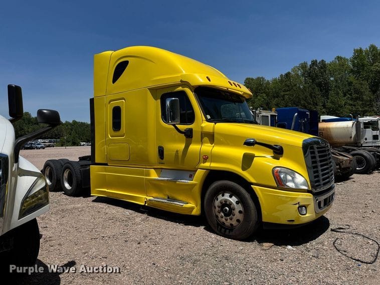 2018 Freightliner Cascadia Equipment Image0