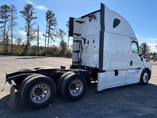 Image of Freightliner Cascadia equipment image 3