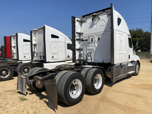 Image of Freightliner Cascadia equipment image 2