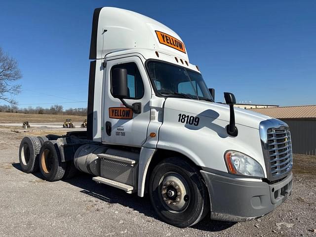 Image of Freightliner Cascadia equipment image 1