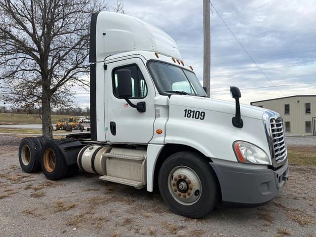 Image of Freightliner Cascadia equipment image 2