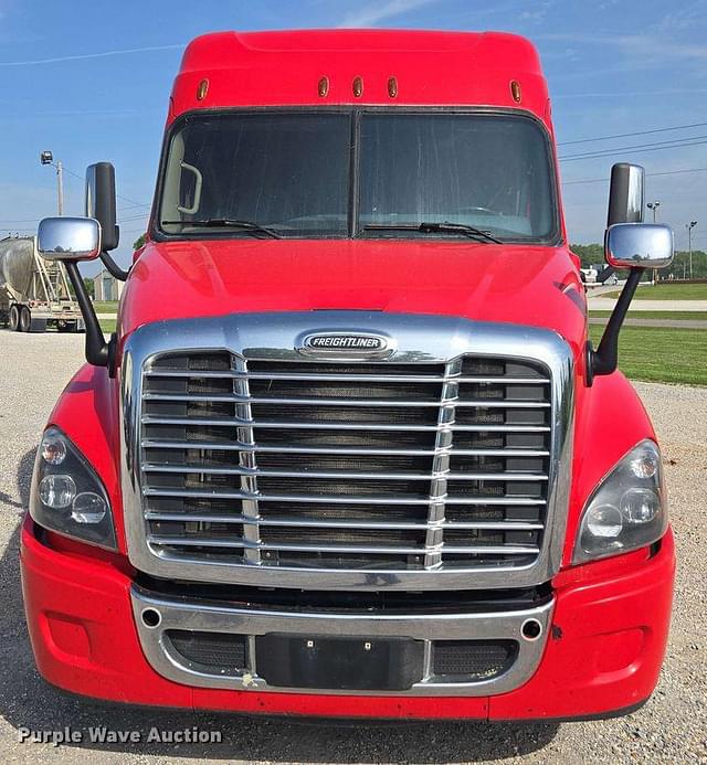 Image of Freightliner Cascadia 125 equipment image 1
