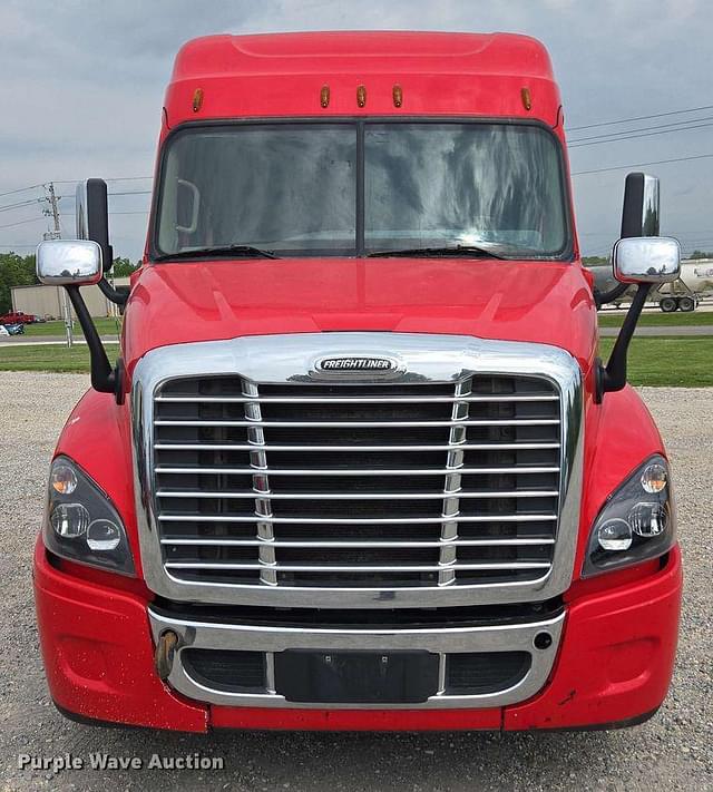 Image of Freightliner Cascadia 125 equipment image 1