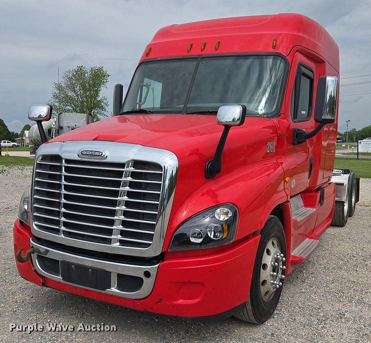 Image of Freightliner Cascadia 125 Primary image