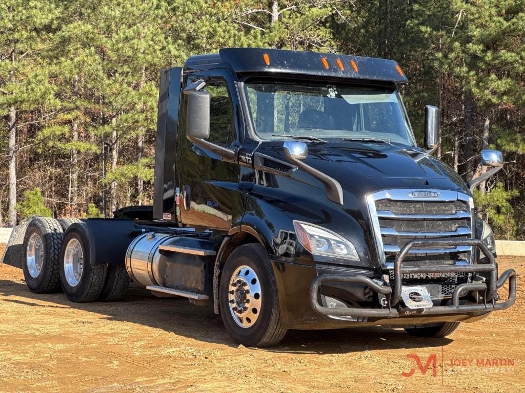 2018 Freightliner Cascadia Equipment Image0