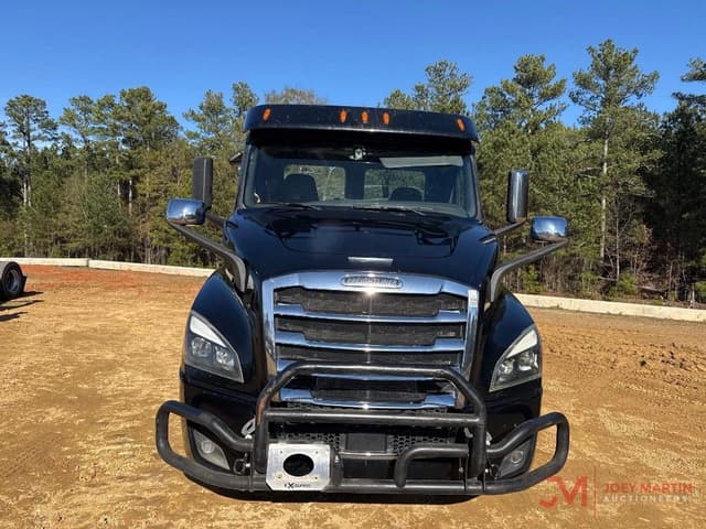 Image of Freightliner Cascadia equipment image 4