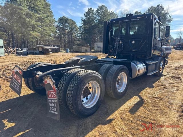 Image of Freightliner Cascadia equipment image 1